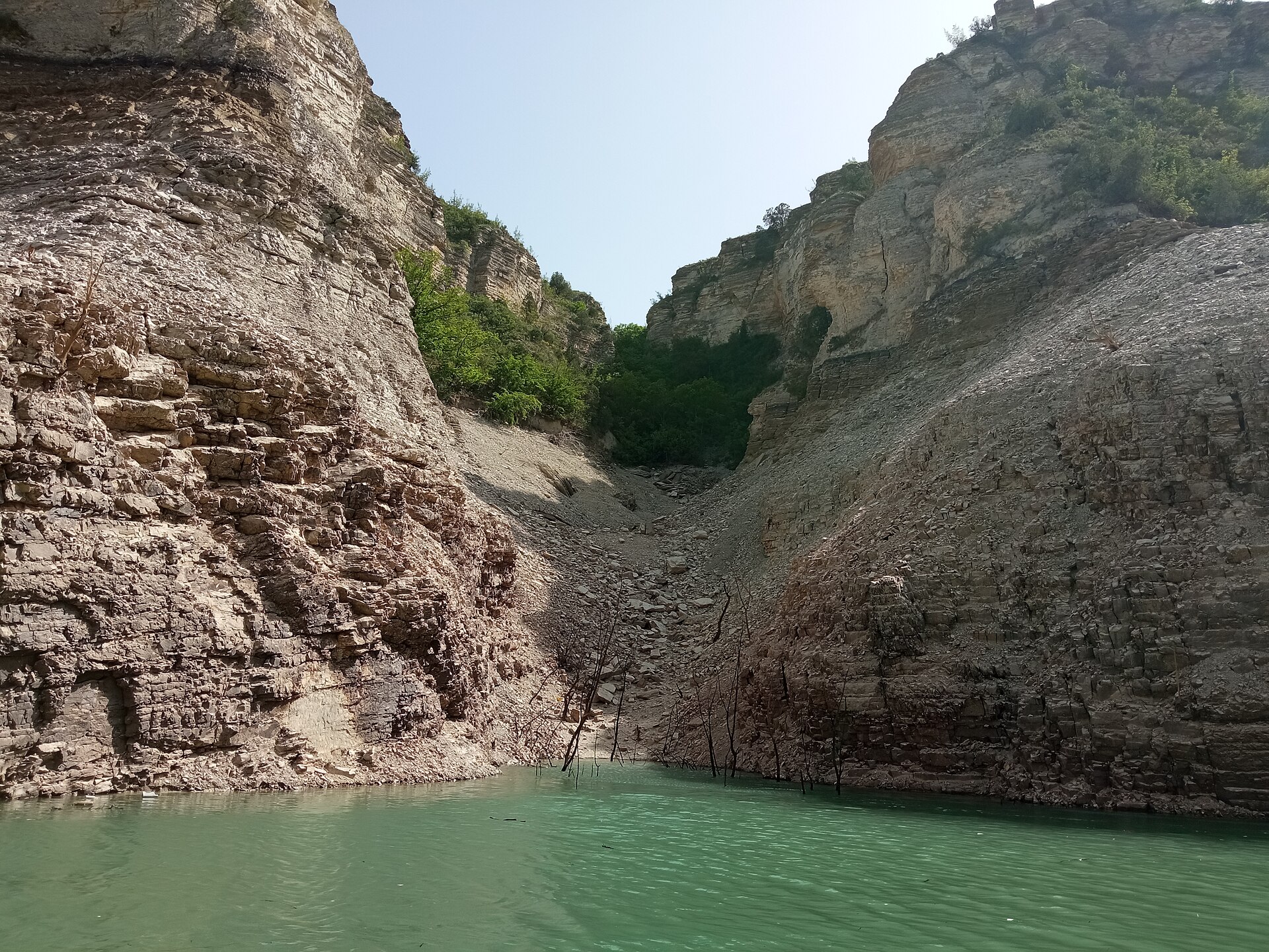 Чиркейское водохранилище рядом с Сулакским каньоном